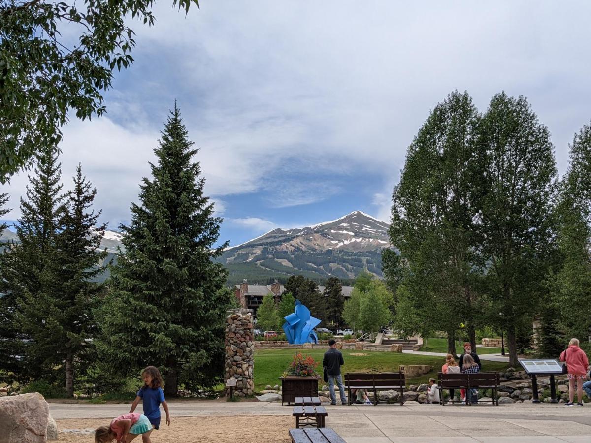 Main Street Breck, Walk Everywhere! Брекънридж Екстериор снимка